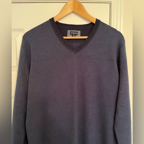 Ashworth V-Neck Sweater - Medium - Picture 2 of 4